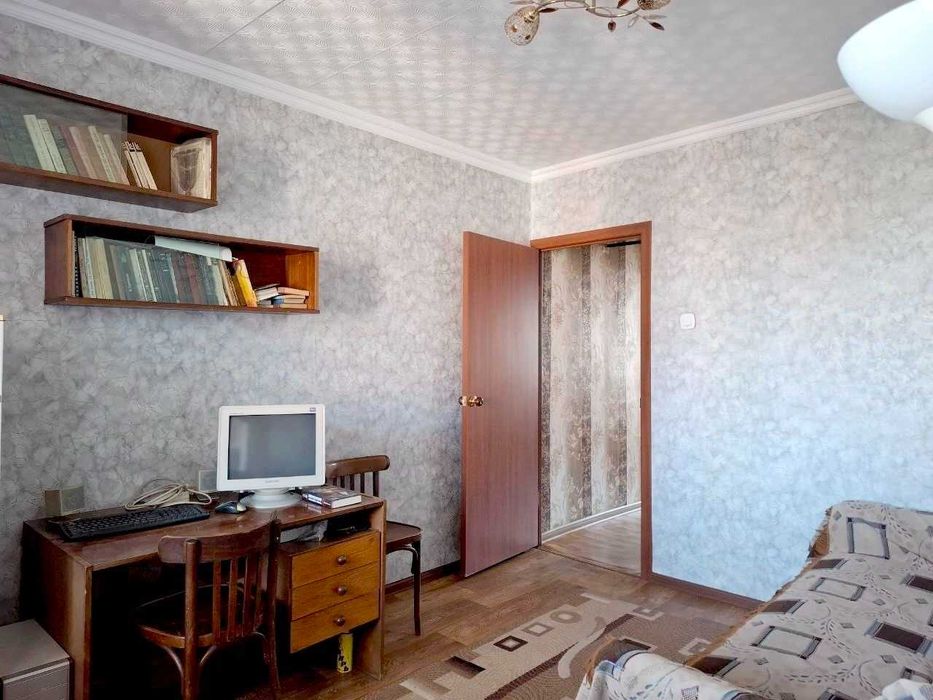В продаже 4-комнатная квартира.