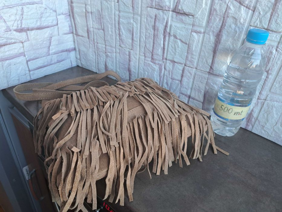 дамска чанта,малка велурена чантичка с ресни-естествена кожа