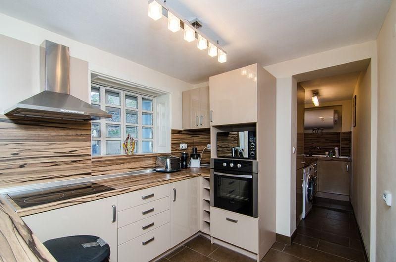 Дава се под наем Къща в Варна, Базар Левски - 100 кв.м за 775 € - Снимка #16