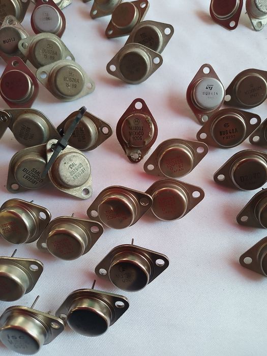 Lot de 75 tranzistori de putere în stare foarte bună