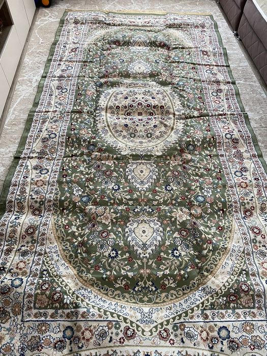 Ковёр в хорошем состоянии