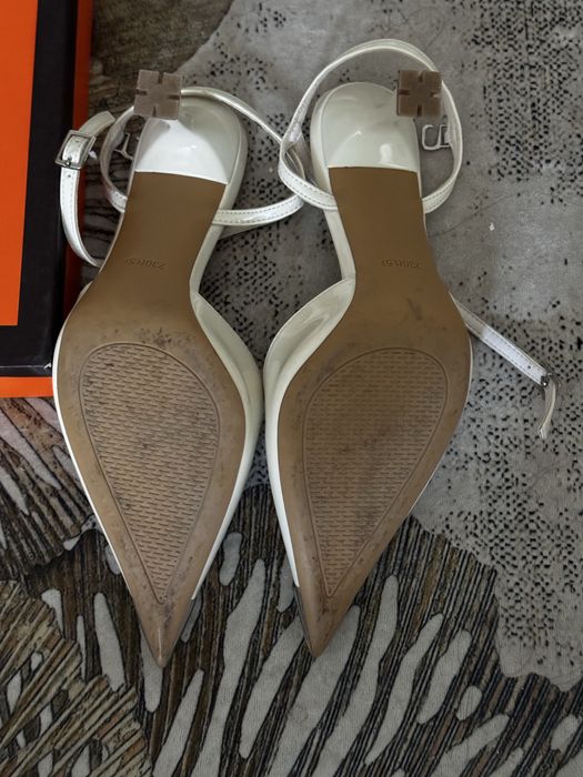 Стильные белые туфли