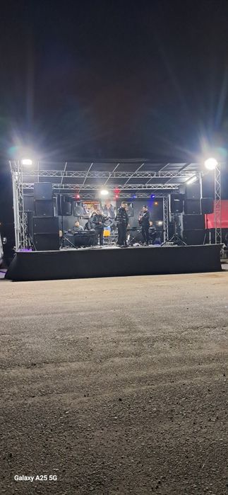 Scena mobila 8m pe 6m înălțime 4,5m