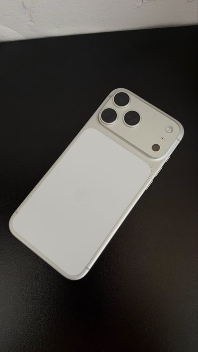 продам Iphone 17 pro Max 1tb