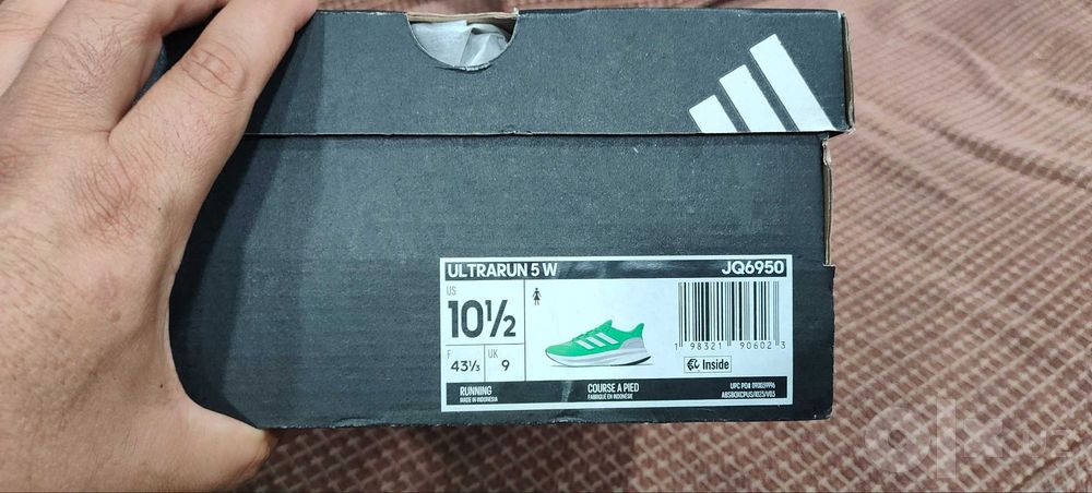 Оригинальные кроссовки Adidas размер 43