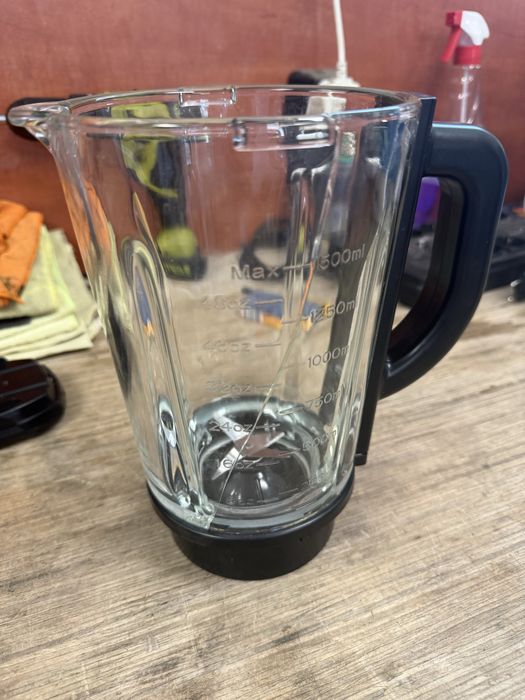 Блендер със стъклена кана