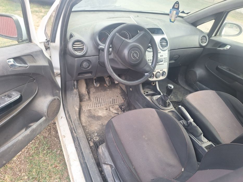 Dezmembrez opel corsa d 1.3 cdti