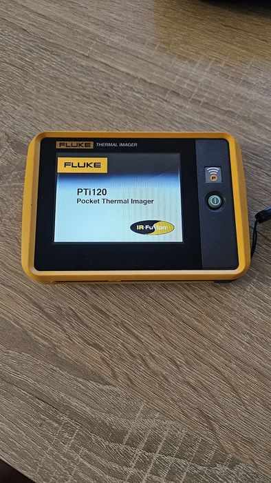 Cameră termoviziune Fluke PTi120 – Defect touchscreen (partea dreaptă jos)