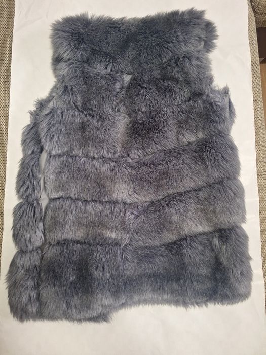 Vestă pufoasă de blană artificială gri