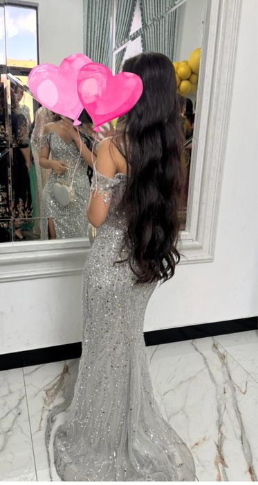 Продам платье нарядное , размер 42