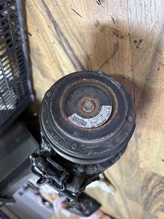 Compresor clima BMW F10 F11 F07 F30 F20 E84 F25 X1 X3 E61 E60 E93 E90