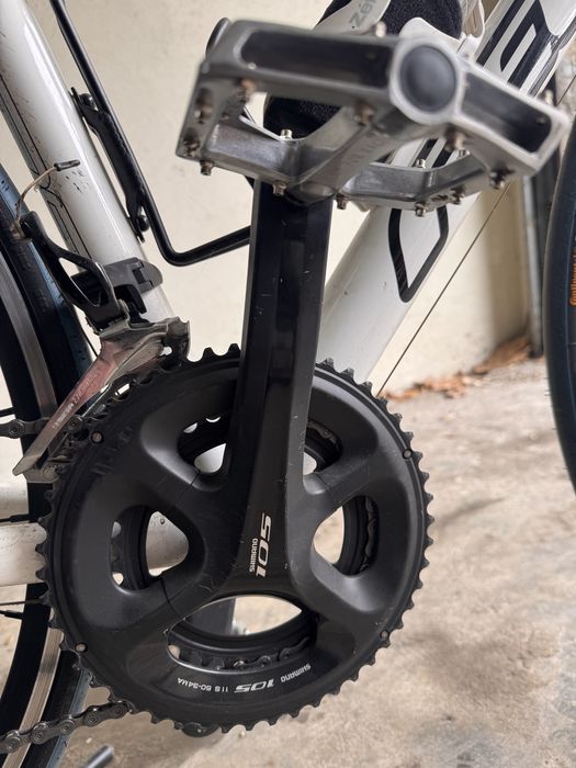 Bicicleta cursiera Felt 75 F Series.