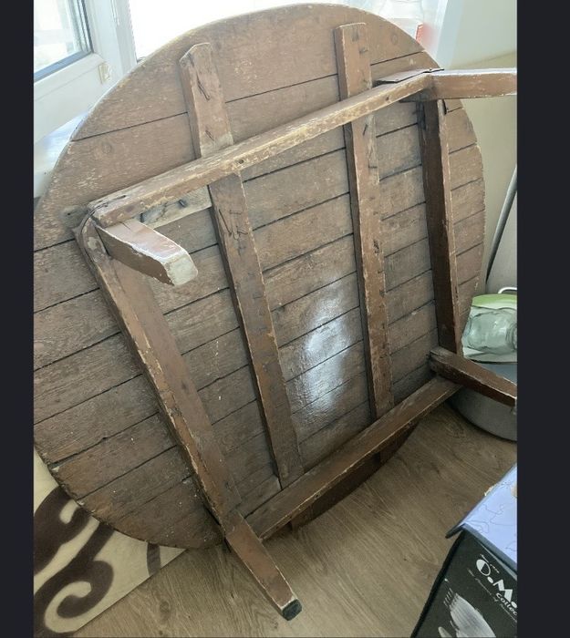 дөңгелек үстел тегін