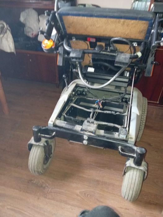 Cărucior electic MEYRA pentru persoane cu dezabilități