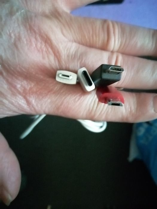 Адаптери по 3 лева бр общо са 9 броя