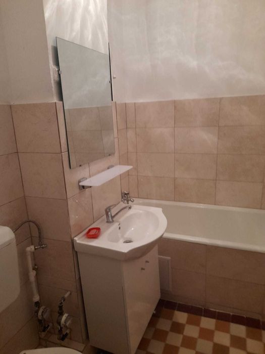 Apartament 3 camere de închiriat Ghencea metrou Râul Doamnei