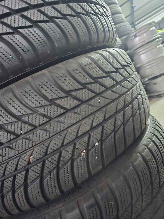 2 Броя 225/45/18 Bridgestone 6,8mm 24dot