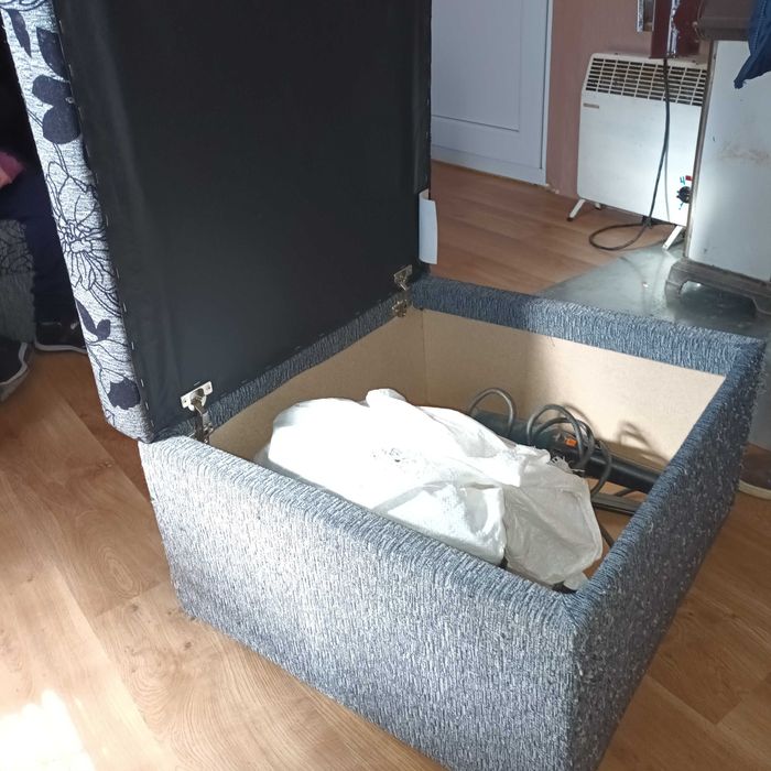 нова табуретка 70 х 70 х 50