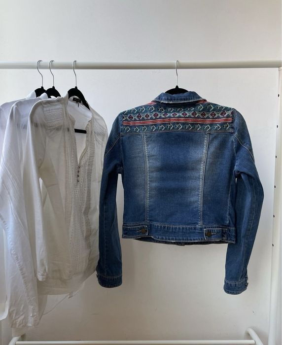 Geaca blugi brodata Stradivarius