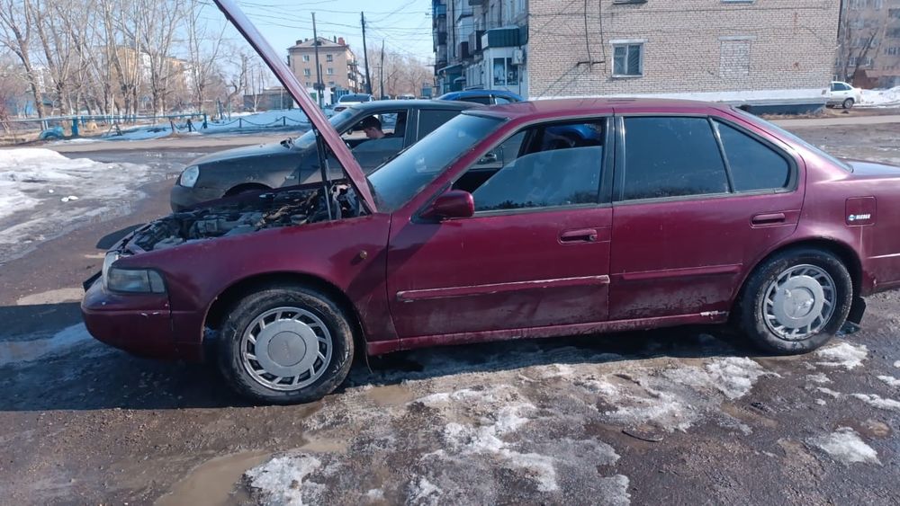 Автомобиль ниссан
