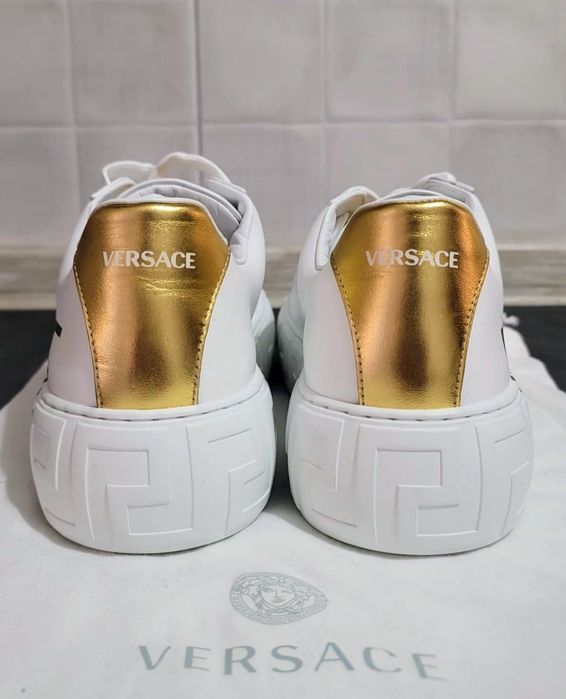 Vând adidas VERSACE originali din piele Nr. 43
