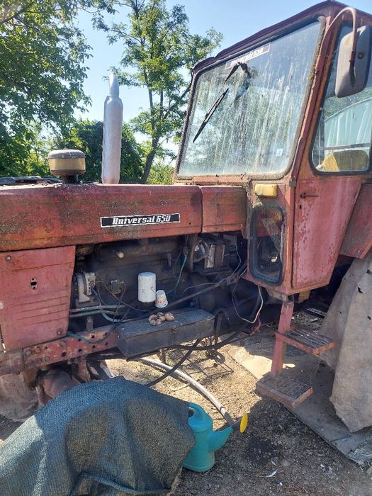 Tractor universal 650