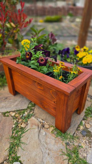 Дървена Кашпа / Сандъче / Саксия за двор, градина или тераса