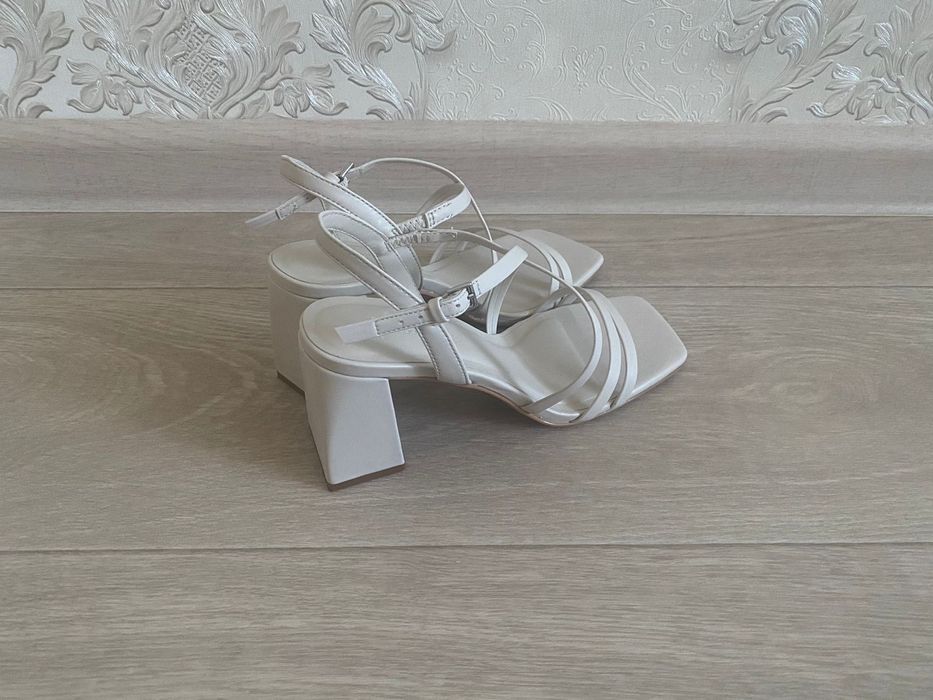 Продам 3 пары обуви 37 размера