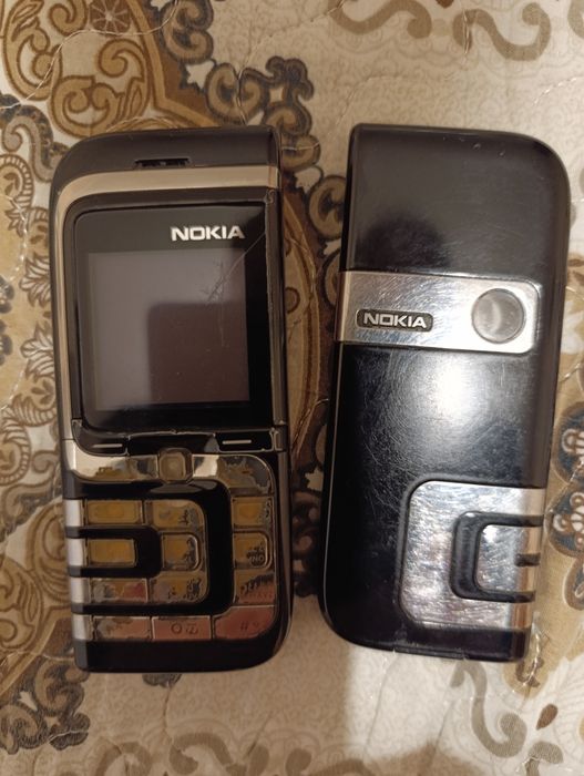 Старые сотовые телефоны