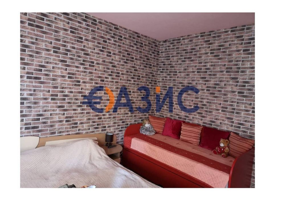 Два самостоятелни етажа на къща за гости с вътрешен двор в курортното