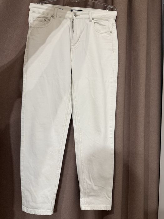 Продаю джинсы, белые, модель Mom. Бренд Pull&Bear
