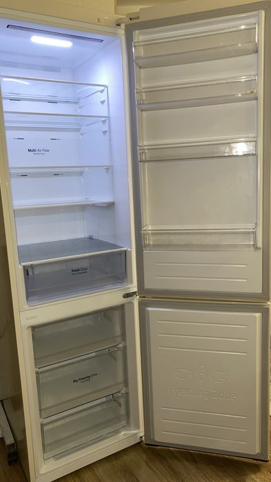 Холодильник двухкамерный LG