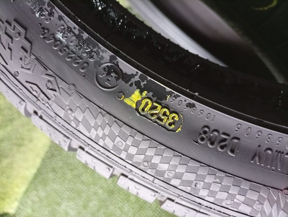 245 40 18 Continental m+s