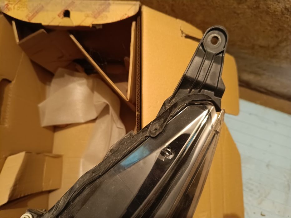 Оригинален Ляв Фар за Айго