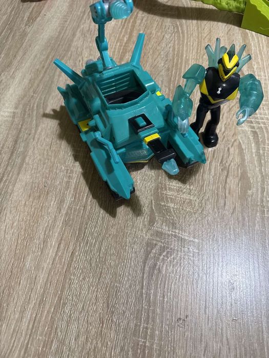 Ben 10 Diamondhead Power Tank с фигурка Diamondhead.