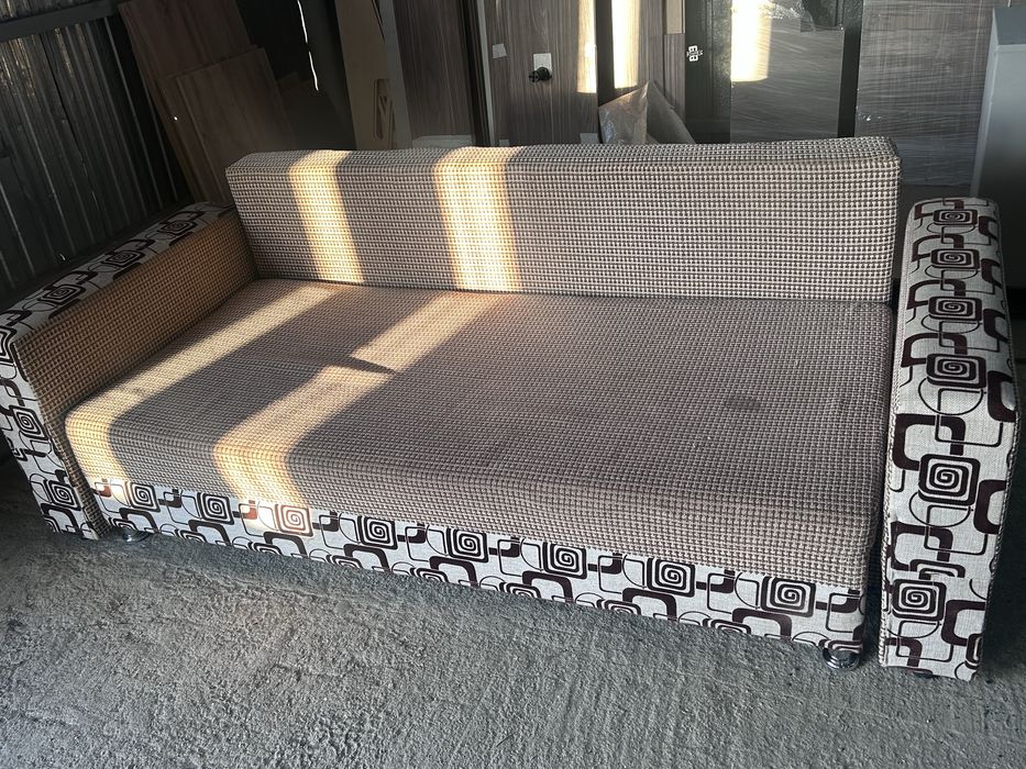 Продам диван (сафа)