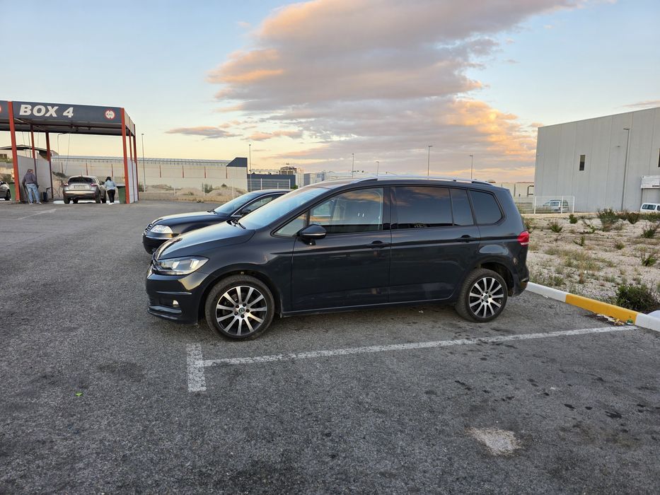 VW TOURAN 5t 150hp DSG7 2021 година