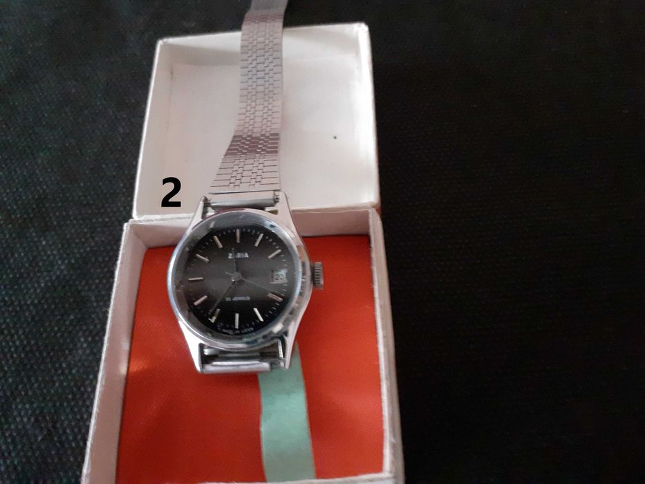 Часовник  с батерия и механични 0т 15 до 25 лв.