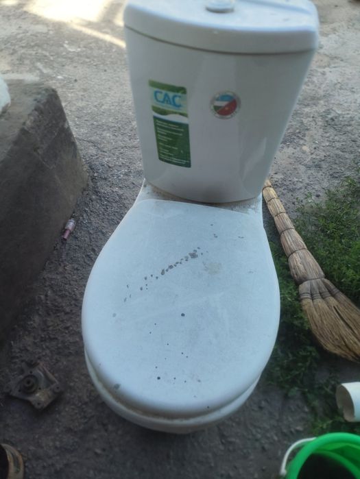 Продам унитаз всё работает