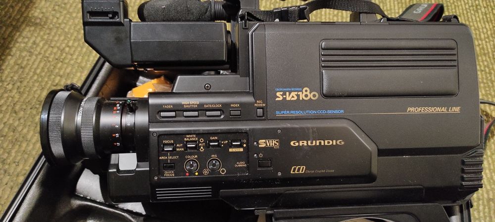 Професионална камера Grundig S-VS180