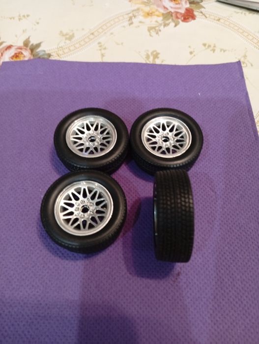 Колела за модели в мащаб 1:18