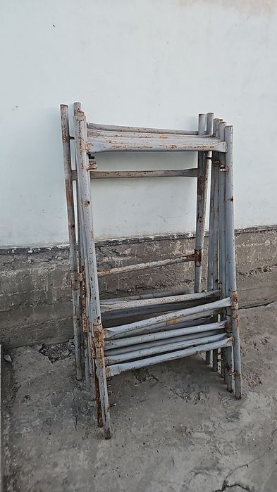 Lesa komplekt temir katta va kichik razmerda.