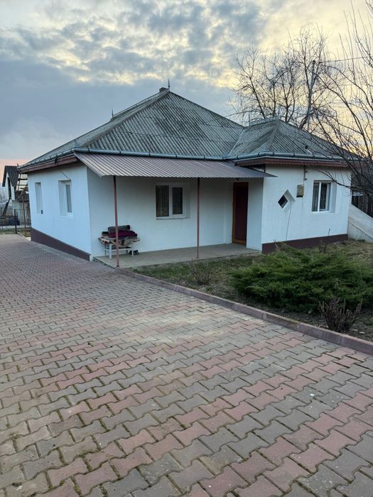 Casa de vanzare in sat Hartoape, Vanatori.