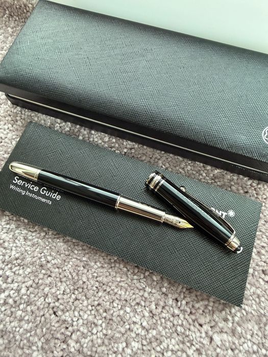 Stilou Montblanc argintiu Meisterstuck penita argintie cu auriu