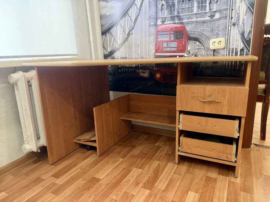 Столы разные, обувница, табуретки