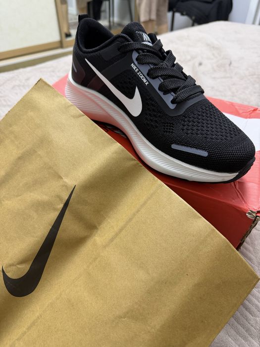 Кроссы новые Nike
