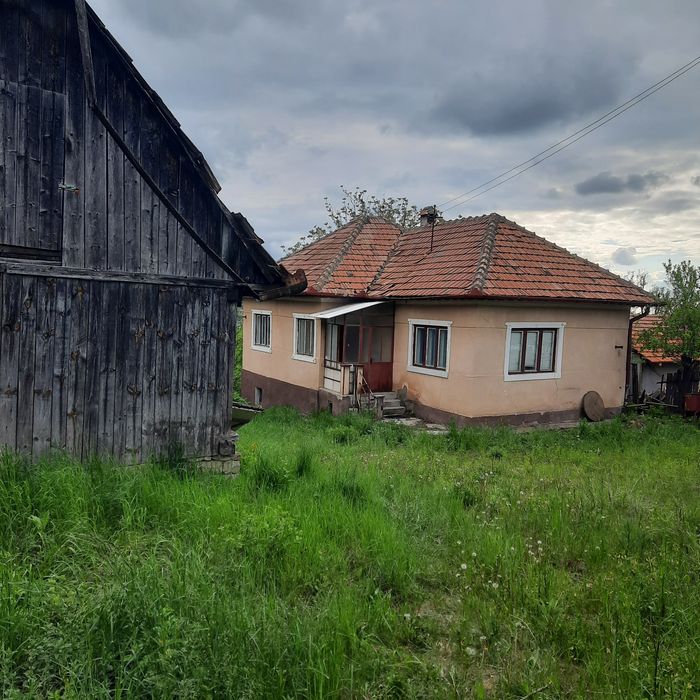 Vand Casa in centrul Feleacului, teren 700 mp.