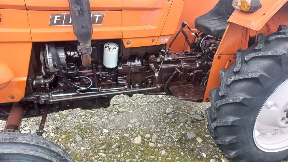 Tractor  Utb Fiat 450 45 cp  2 manete