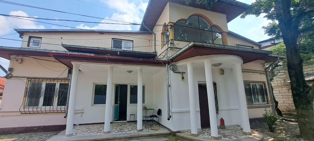 Spatiu de inchiriat 200 mp P+1 + curte 700 mp - Sos Alexandriei / Antiaeriana / Buc-Magurele (Clinica AIS) - 1760 euro