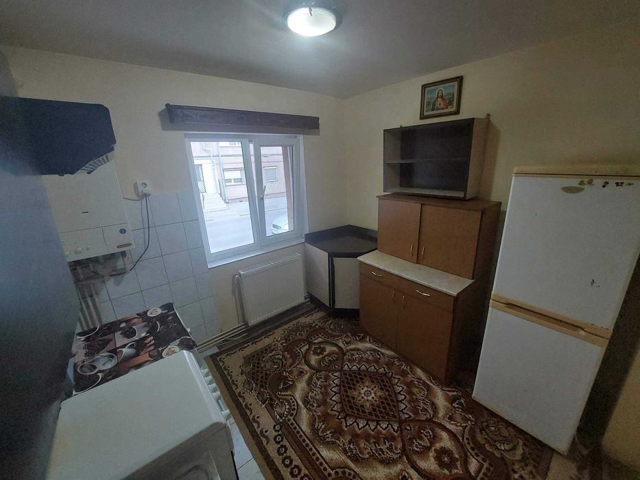 închiriez apartament 2 camere